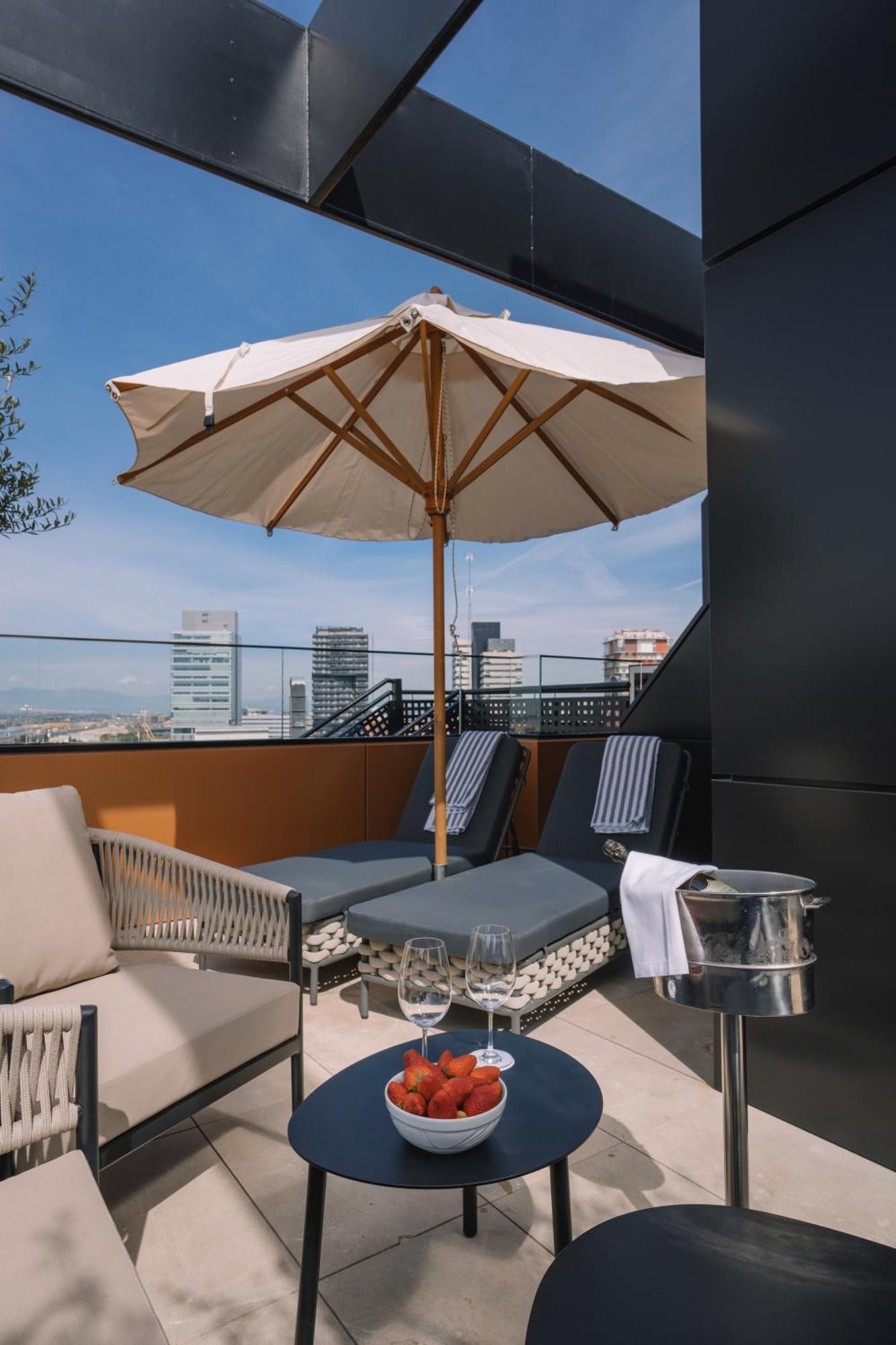 Hotel Pinar Plaza Madrid Bagian luar foto