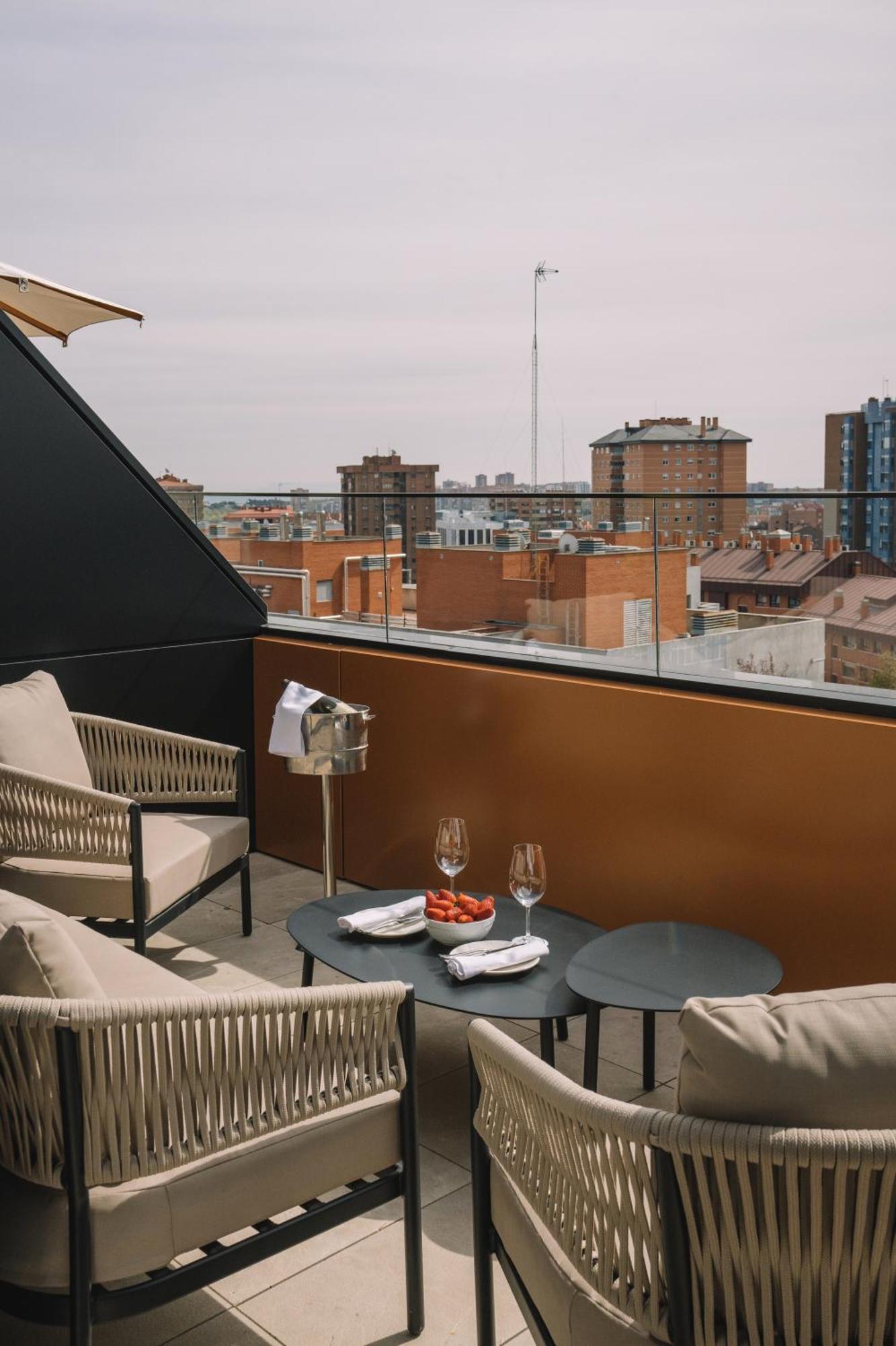 Hotel Pinar Plaza Madrid Bagian luar foto