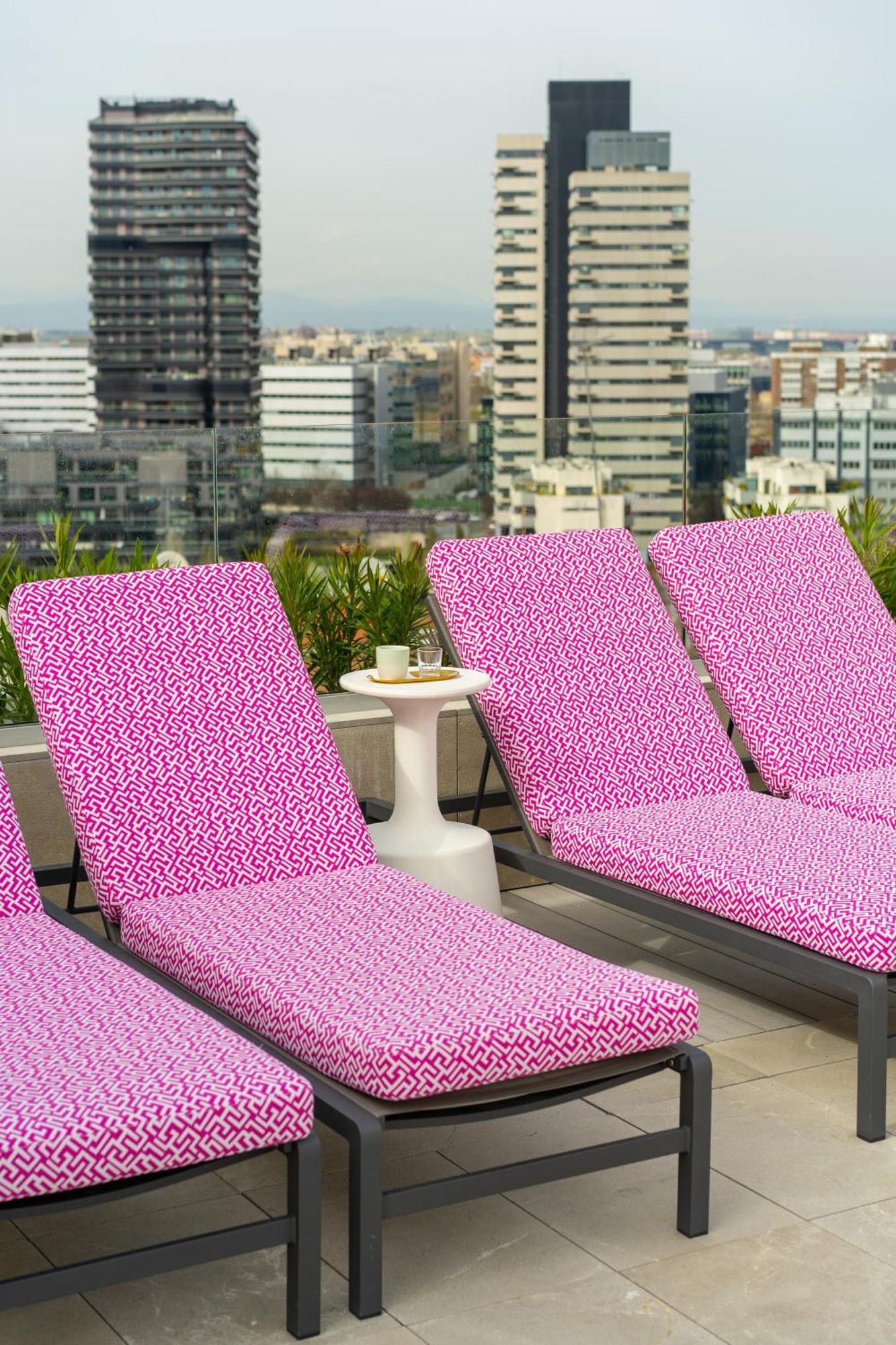 Hotel Pinar Plaza Madrid Bagian luar foto