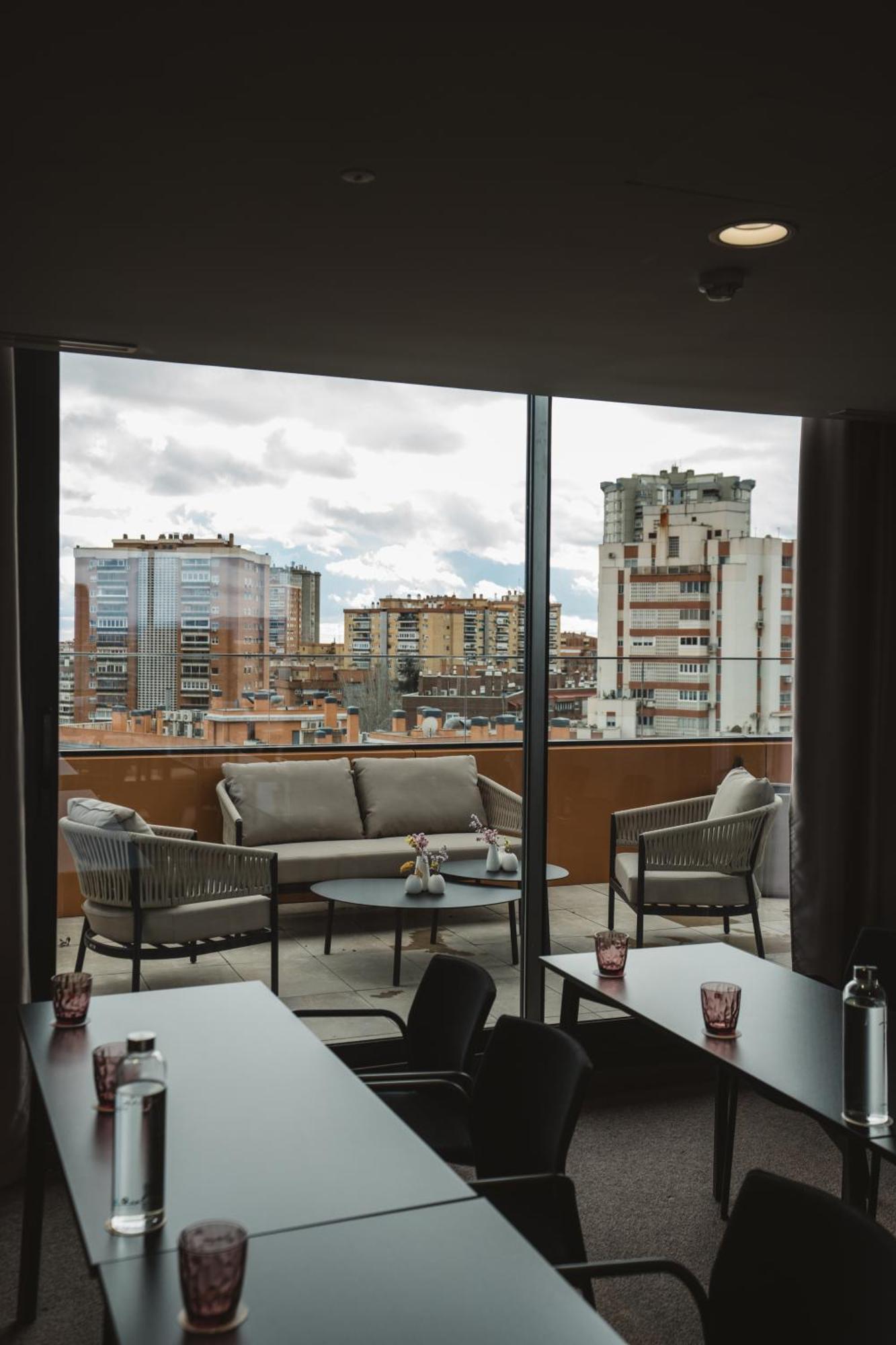 Hotel Pinar Plaza Madrid Bagian luar foto